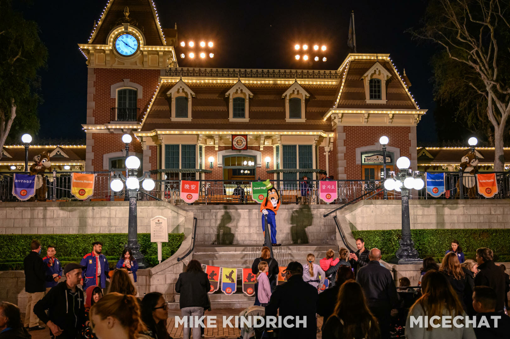 Disneyland, Disneyland Update: From Hugs to Hyperspace &#038; Secrets Revealed!