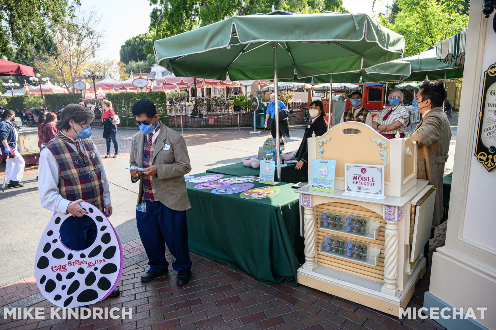 Disneyland, Disneyland Update: From Hugs to Hyperspace & Secrets Revealed!