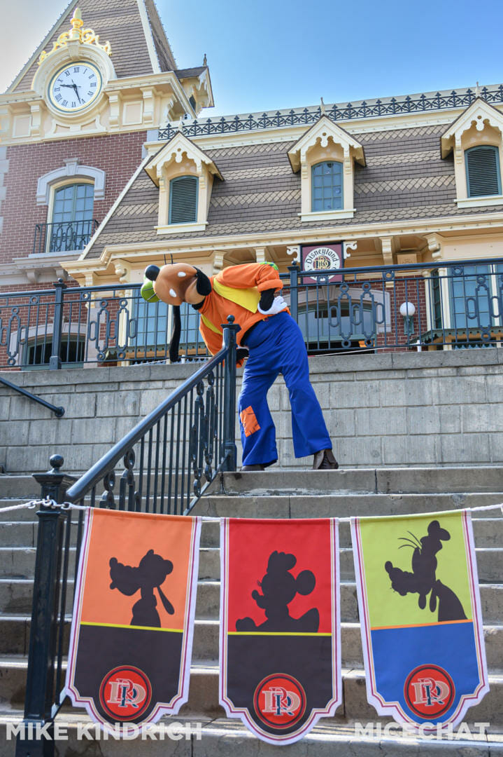 Disneyland, Disneyland Update: From Hugs to Hyperspace & Secrets Revealed!