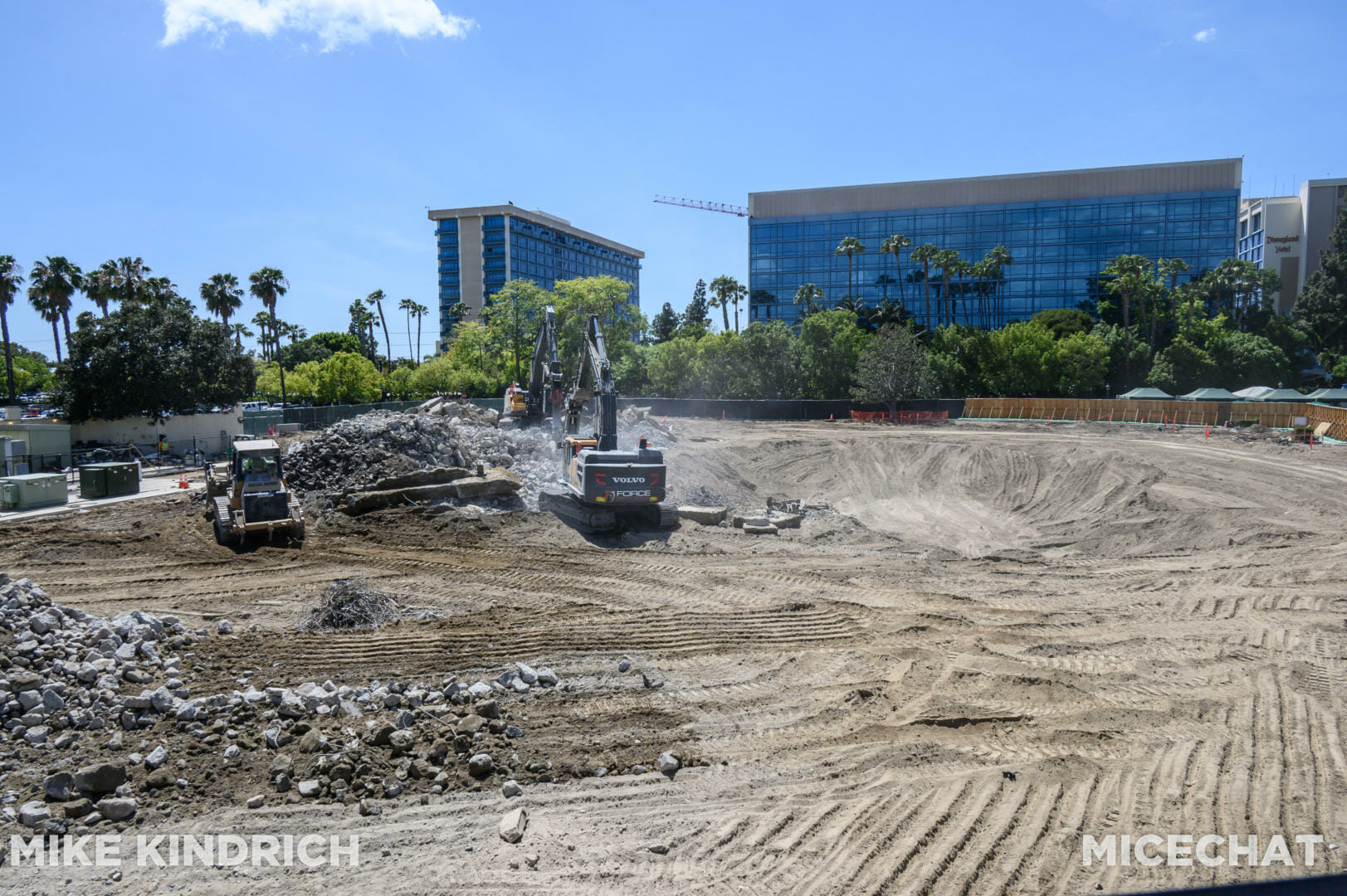 , Disneyland Update – Electric Entertainment, Magic Key Blues & Rumors Too