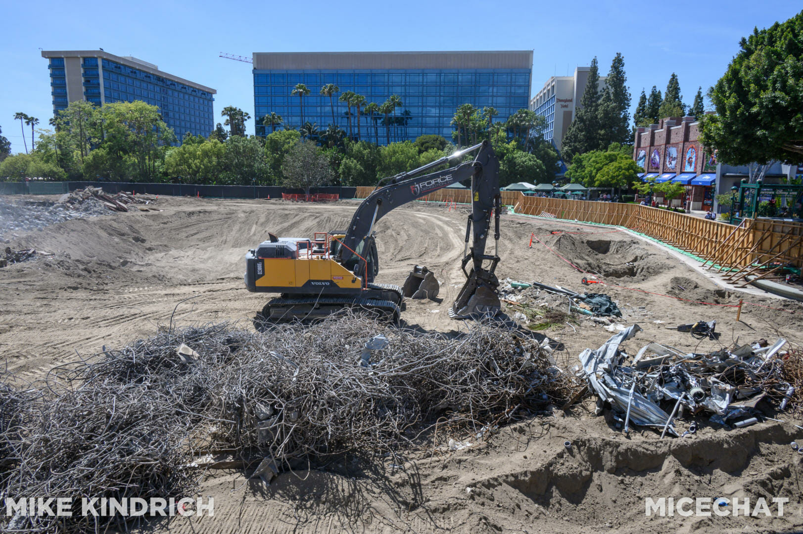 , Disneyland Update – Electric Entertainment, Magic Key Blues & Rumors Too