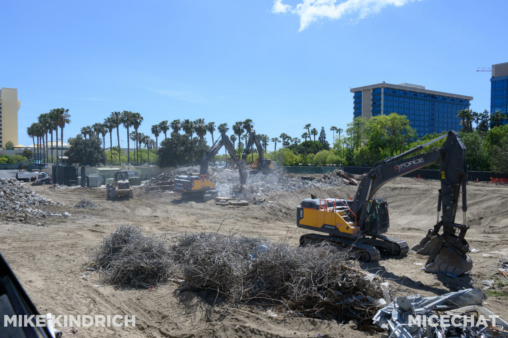 , Disneyland Update – Electric Entertainment, Magic Key Blues & Rumors Too