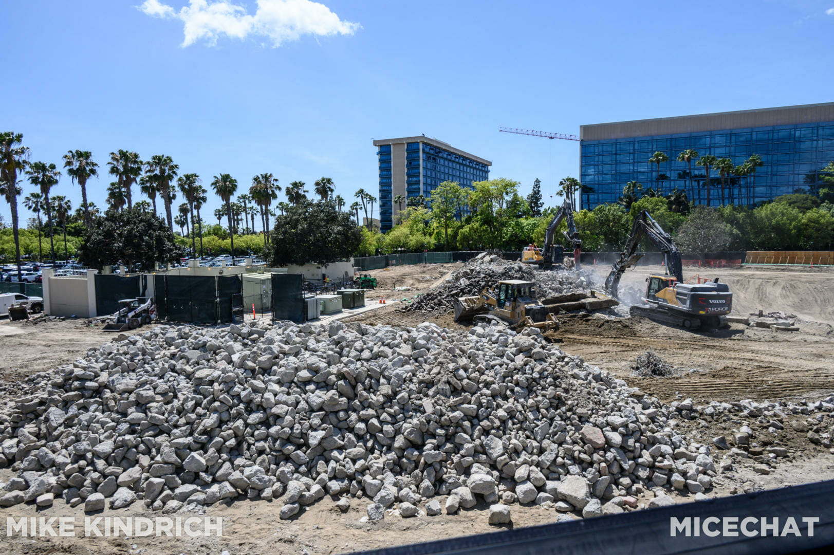 , Disneyland Update – Electric Entertainment, Magic Key Blues & Rumors Too