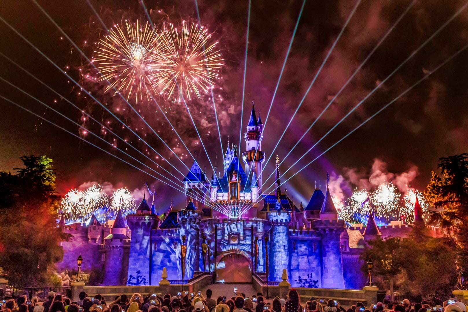 Disneyland Fireworks, &#8220;A Kiss Goodnight,&#8221; An Explosive Look at Disneyland Fireworks History!