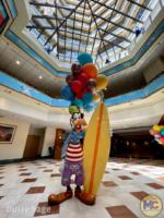 Disneyland Paradise Pier Hotel Goofy Statue