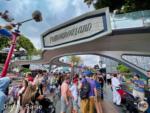 Disneyland crowds tomorrowland sign-micechat