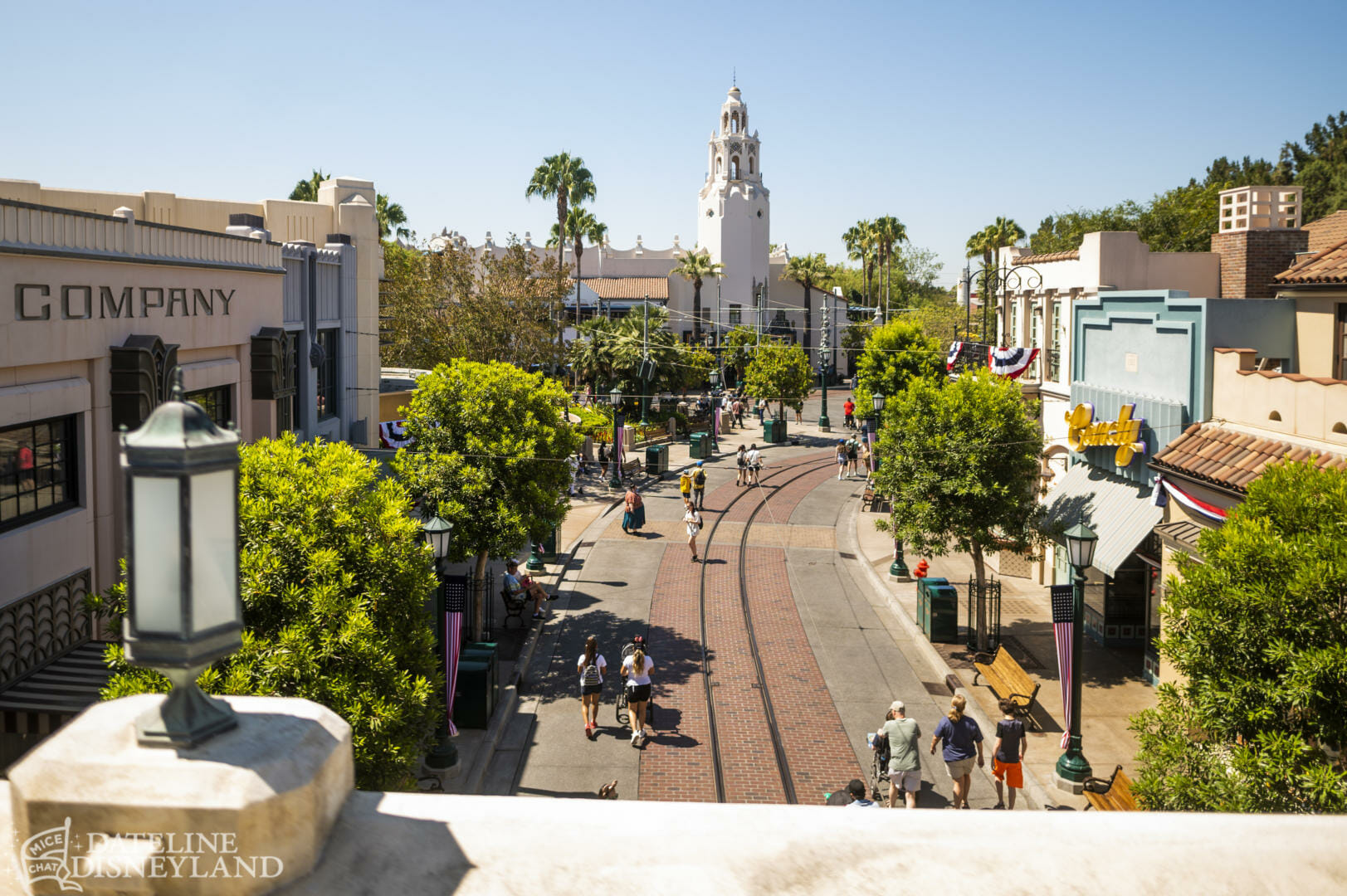 Disneyland, Dateline Disneyland: Mercury Climbs, Crowds Thin, and a Musical Tradition Returns