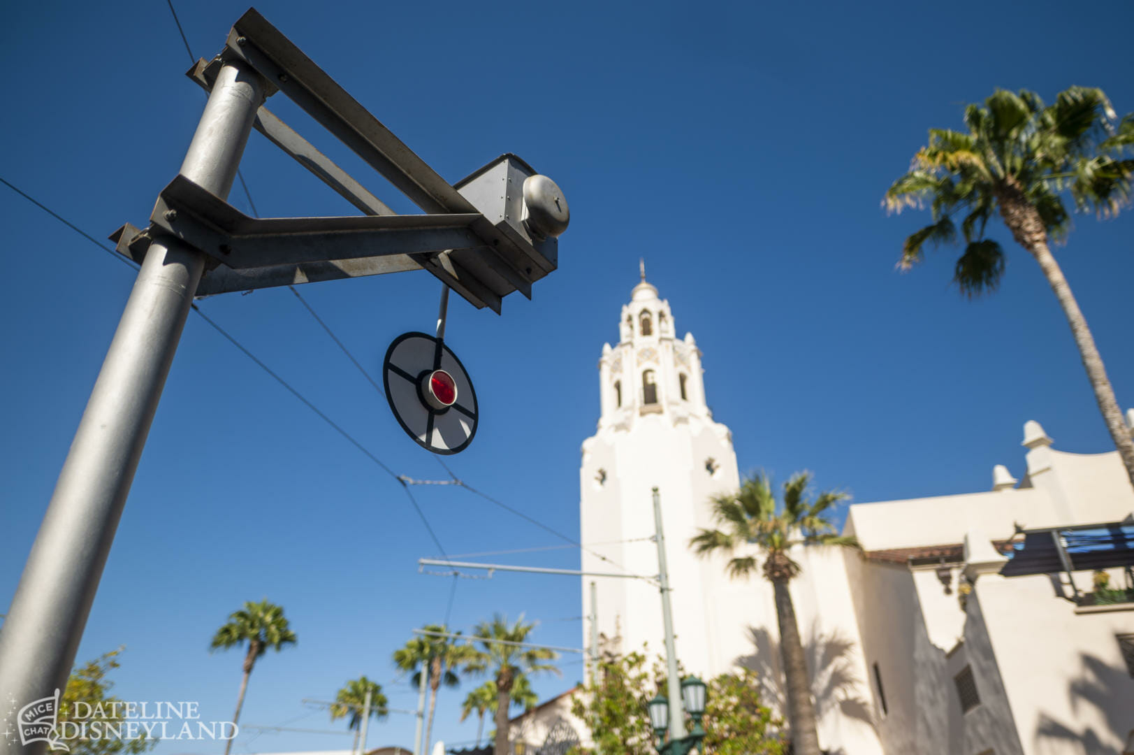 Disneyland, Dateline Disneyland: Mercury Climbs, Crowds Thin, and a Musical Tradition Returns