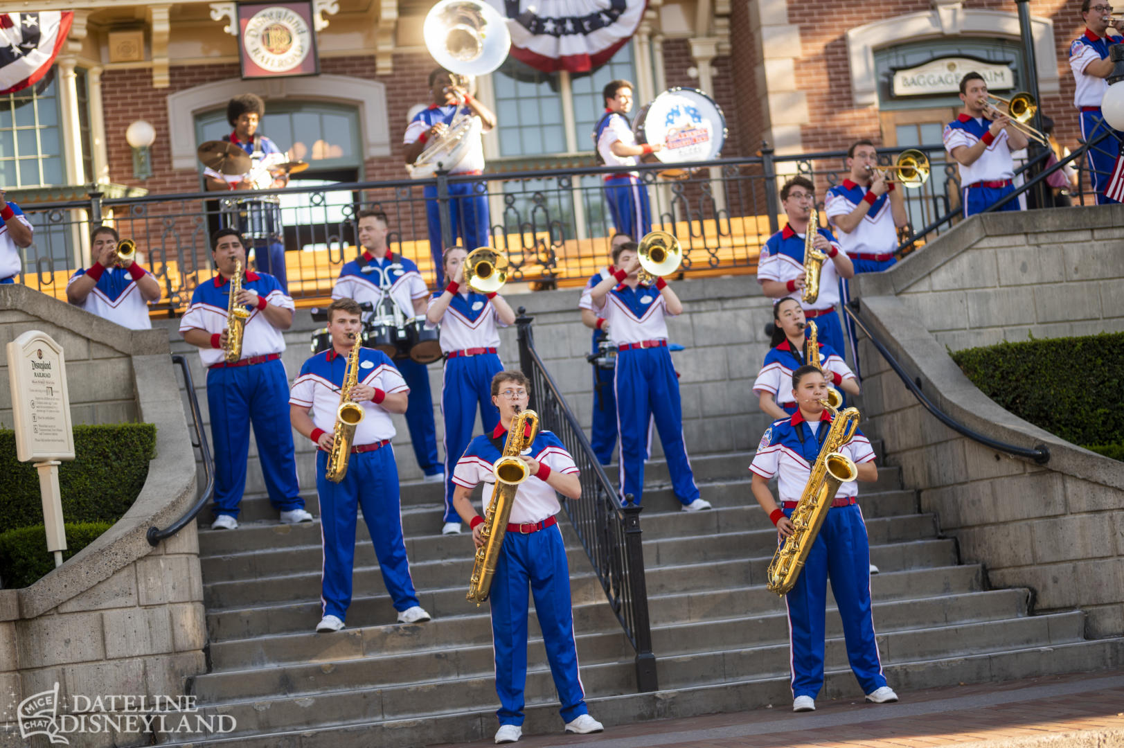 Disneyland, Dateline Disneyland: Mercury Climbs, Crowds Thin, and a Musical Tradition Returns