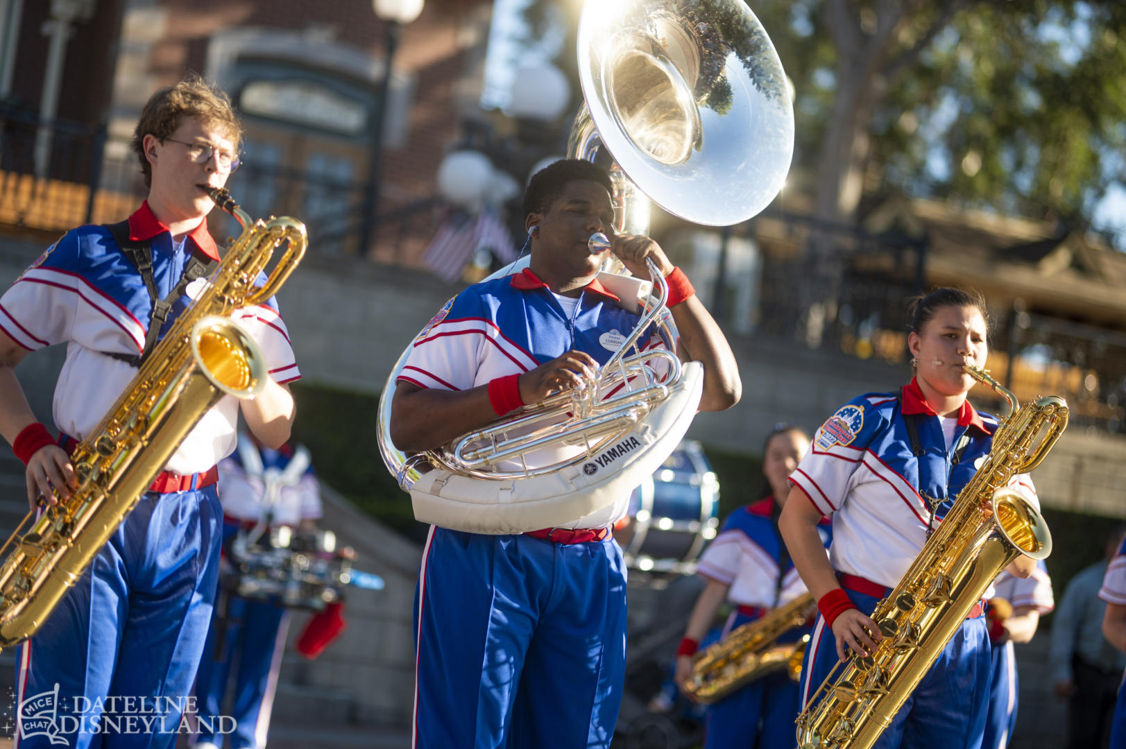 Disneyland, Dateline Disneyland: Mercury Climbs, Crowds Thin, and a Musical Tradition Returns