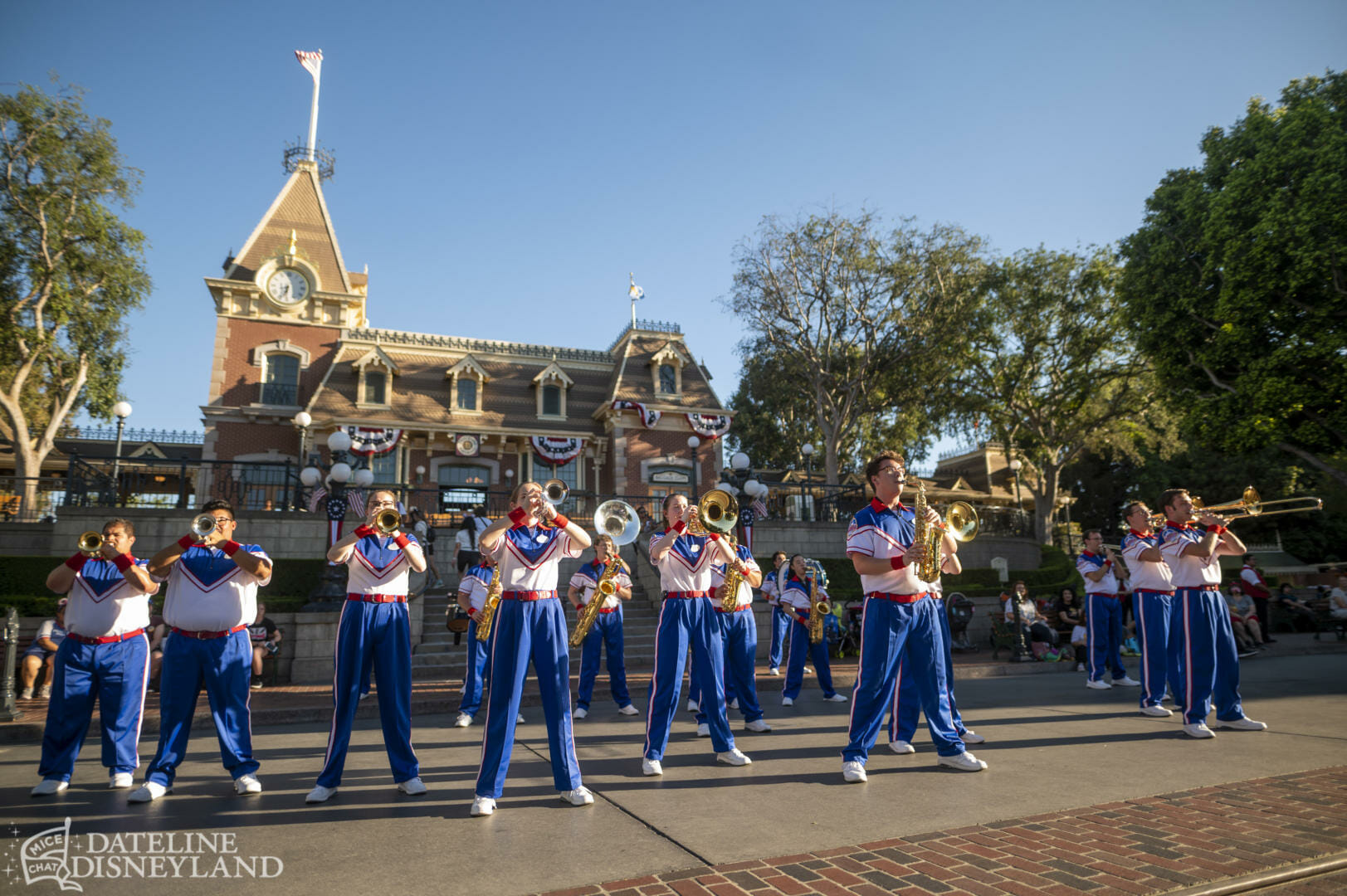 Disneyland, Dateline Disneyland: Mercury Climbs, Crowds Thin, and a Musical Tradition Returns