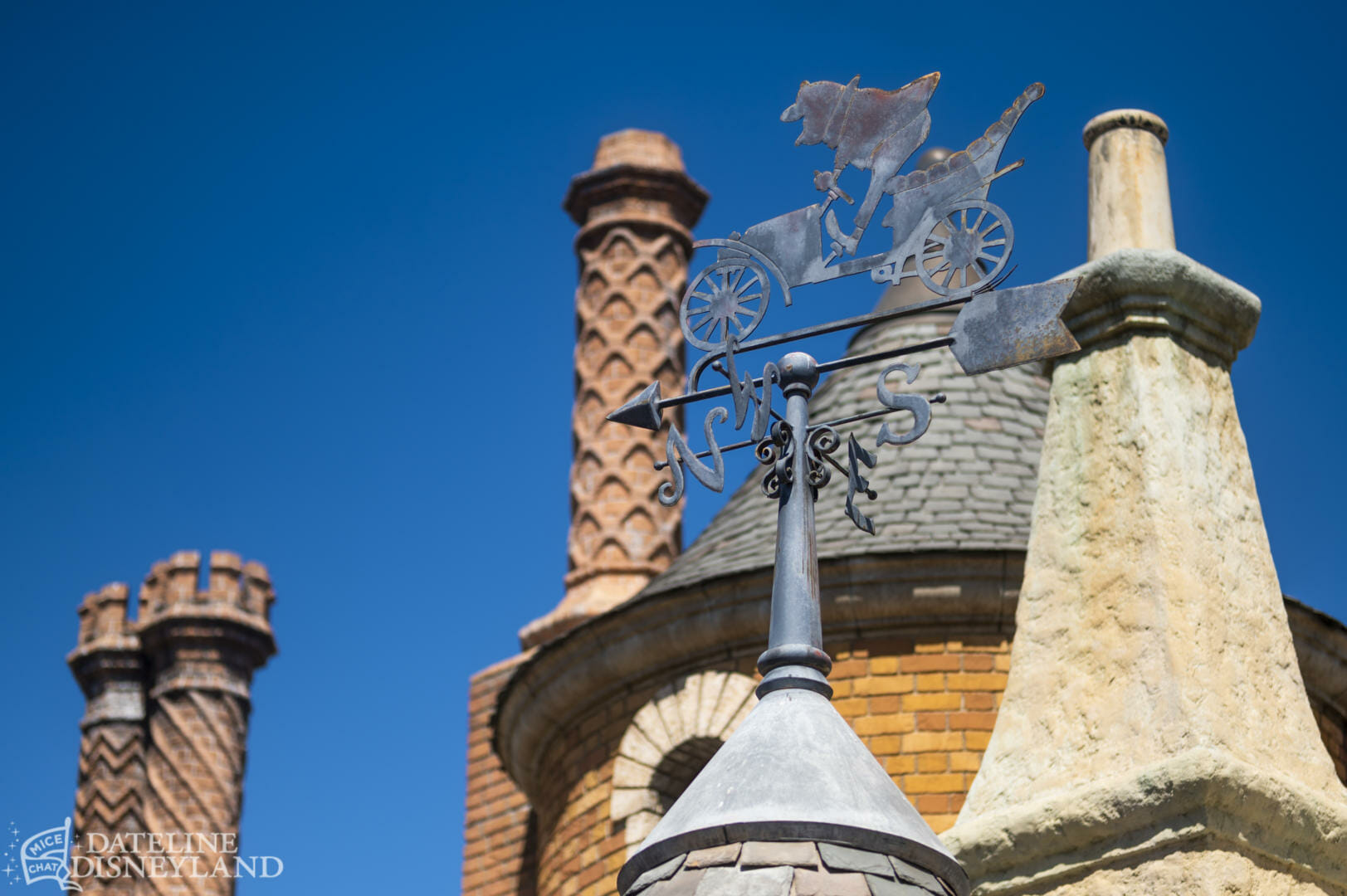 Disneyland, Dateline Disneyland: Mercury Climbs, Crowds Thin, and a Musical Tradition Returns