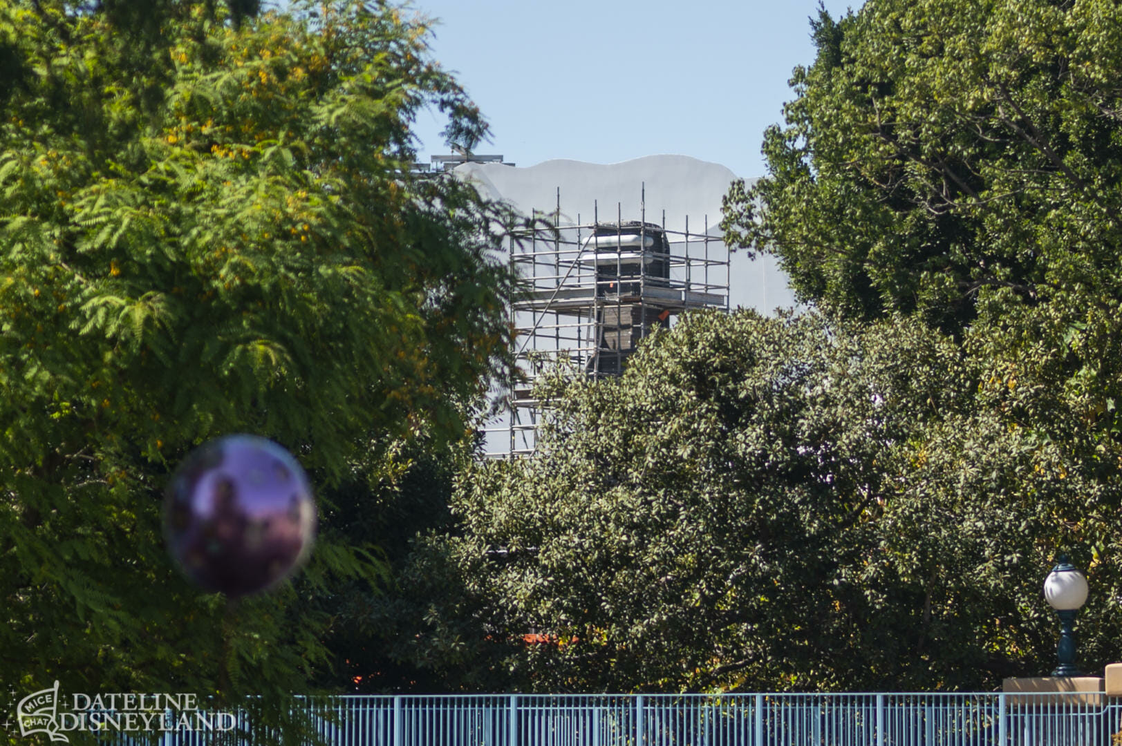 Disneyland, Dateline Disneyland: Mercury Climbs, Crowds Thin, and a Musical Tradition Returns