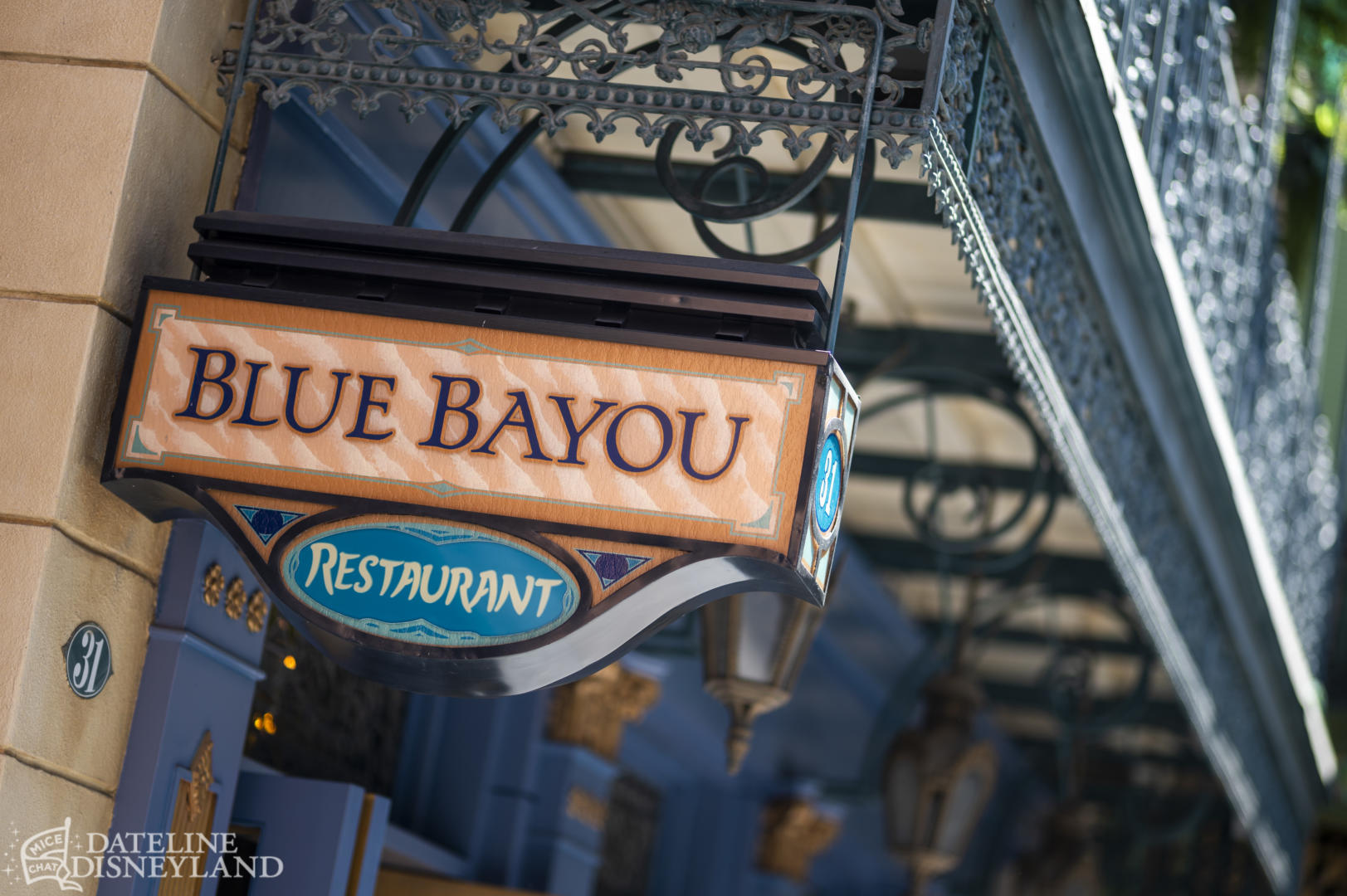 Disneyland, Dateline Disneyland: Mercury Climbs, Crowds Thin, and a Musical Tradition Returns