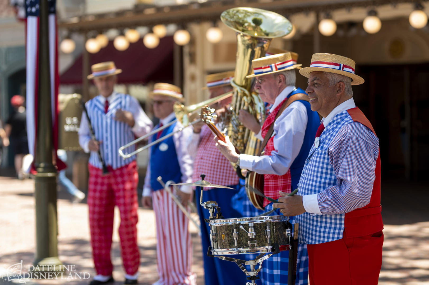 Disneyland, Dateline Disneyland: Mercury Climbs, Crowds Thin, and a Musical Tradition Returns