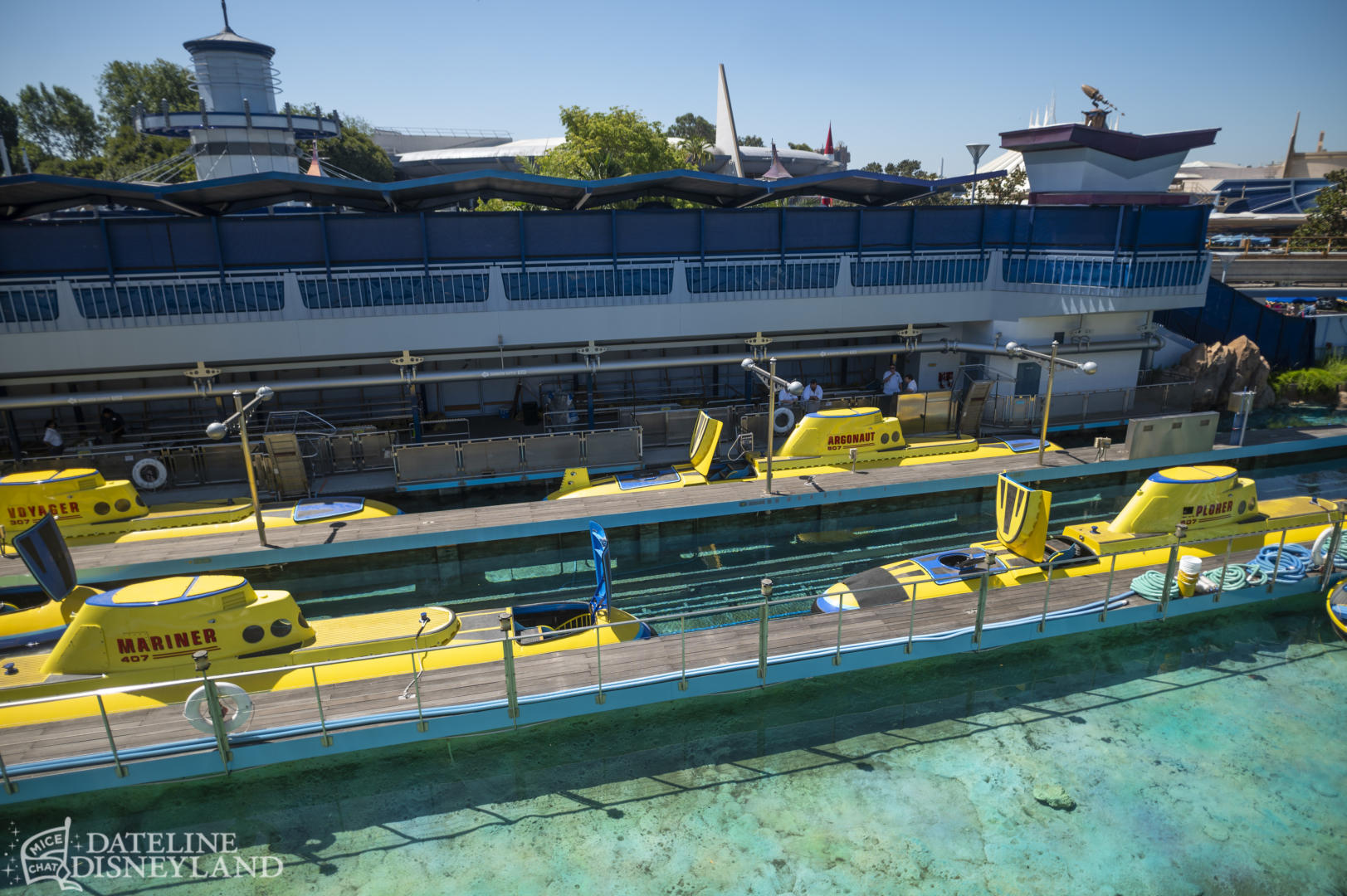 Disneyland, Dateline Disneyland: Mercury Climbs, Crowds Thin, and a Musical Tradition Returns