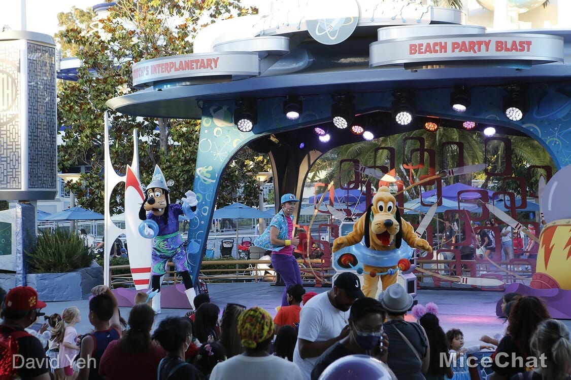 , Disneyland Update – Poison Apples, Summer Crowds, Spider-Fail
