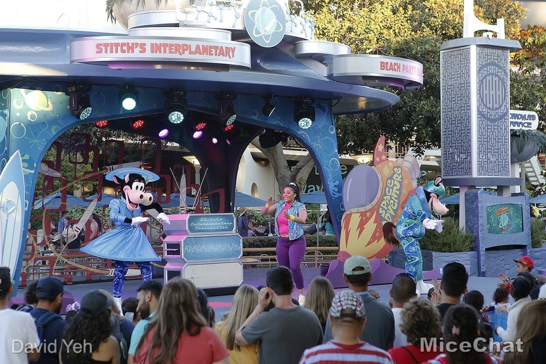 , Disneyland Update – Poison Apples, Summer Crowds, Spider-Fail