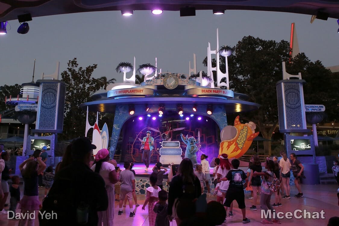 , Disneyland Update – Poison Apples, Summer Crowds, Spider-Fail