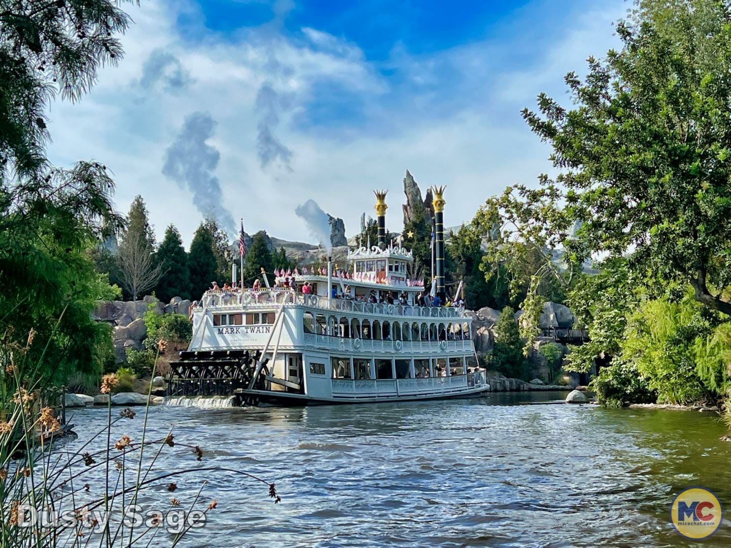 , Disneyland Update – Poison Apples, Summer Crowds, Spider-Fail