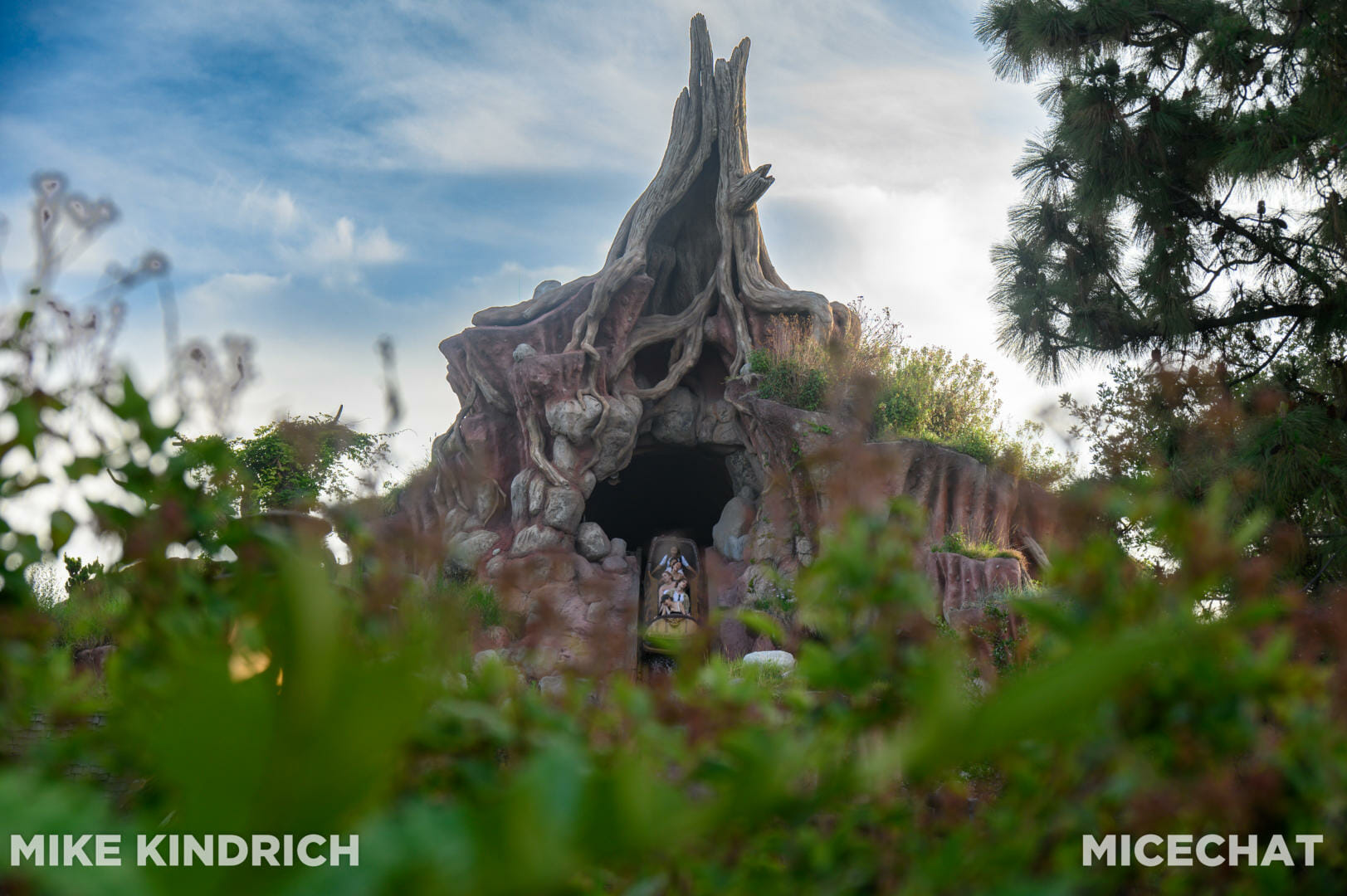 , Disneyland Update: New Views, Booking Up & Locking Out