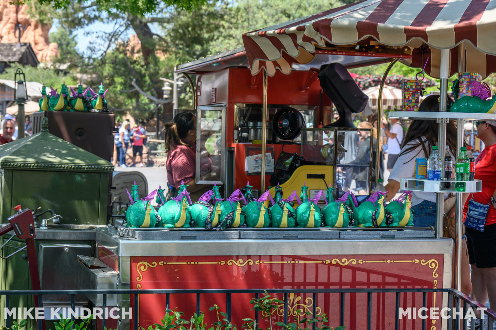 , Disneyland Update – Poison Apples, Summer Crowds, Spider-Fail