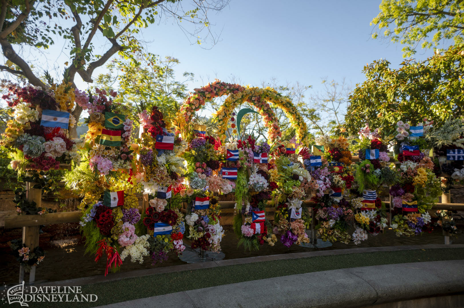 Disneyland, Dateline Disneyland: Mercury Climbs, Crowds Thin, and a Musical Tradition Returns