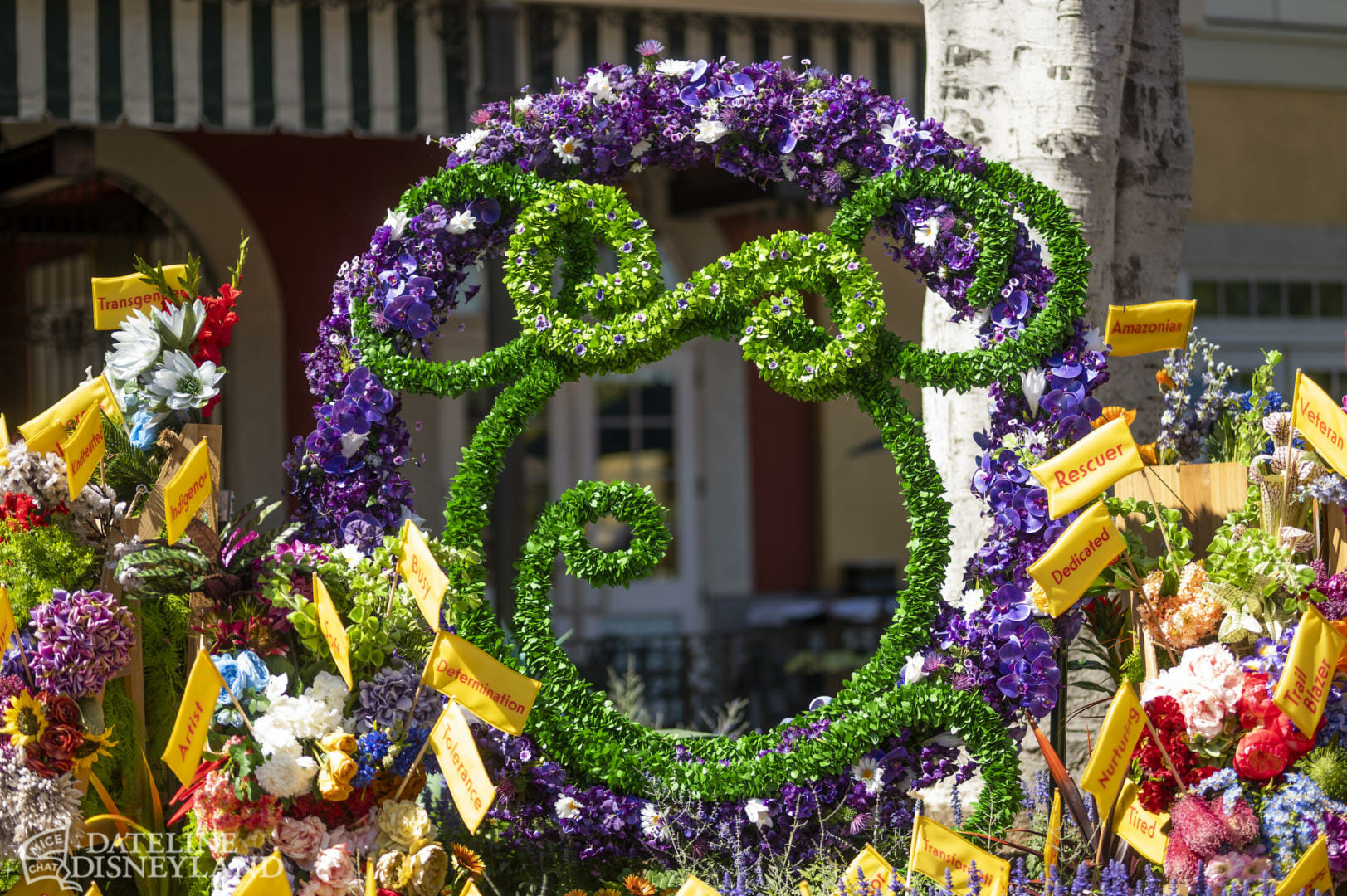 Disneyland, Dateline Disneyland: Mercury Climbs, Crowds Thin, and a Musical Tradition Returns