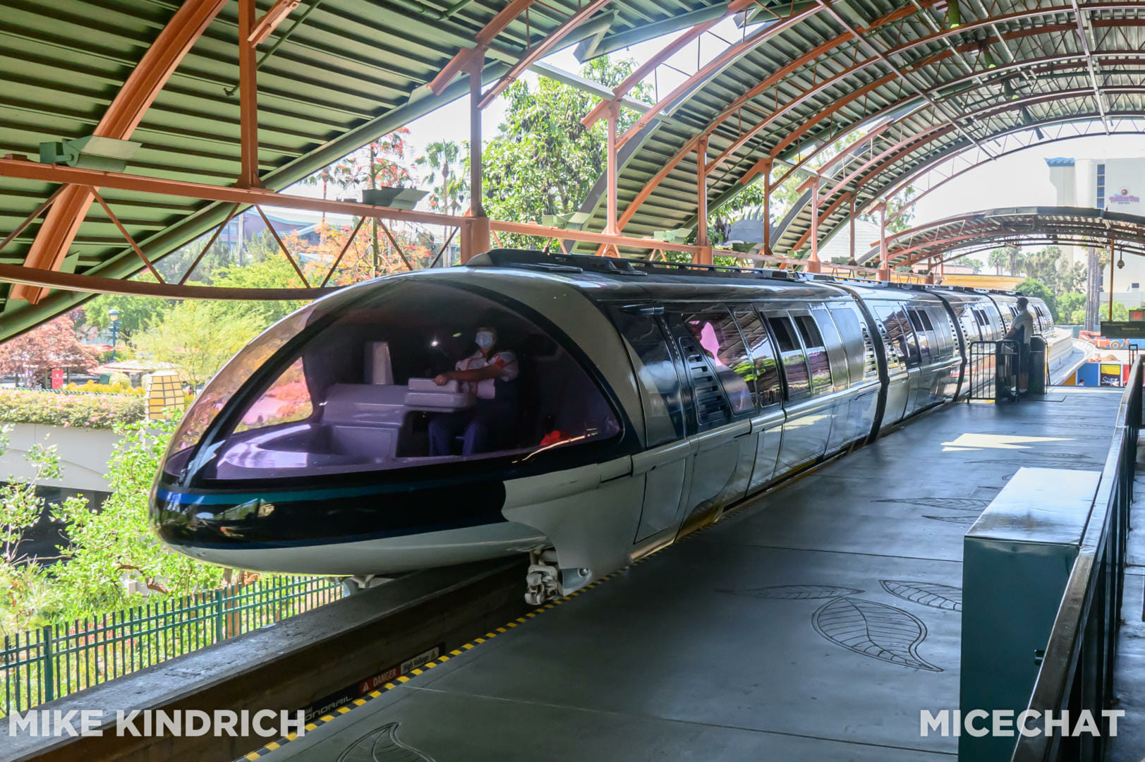 , Disneyland Update – Poison Apples, Summer Crowds, Spider-Fail