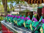 disneyland food popcorn bucket dragons lined up-micechat