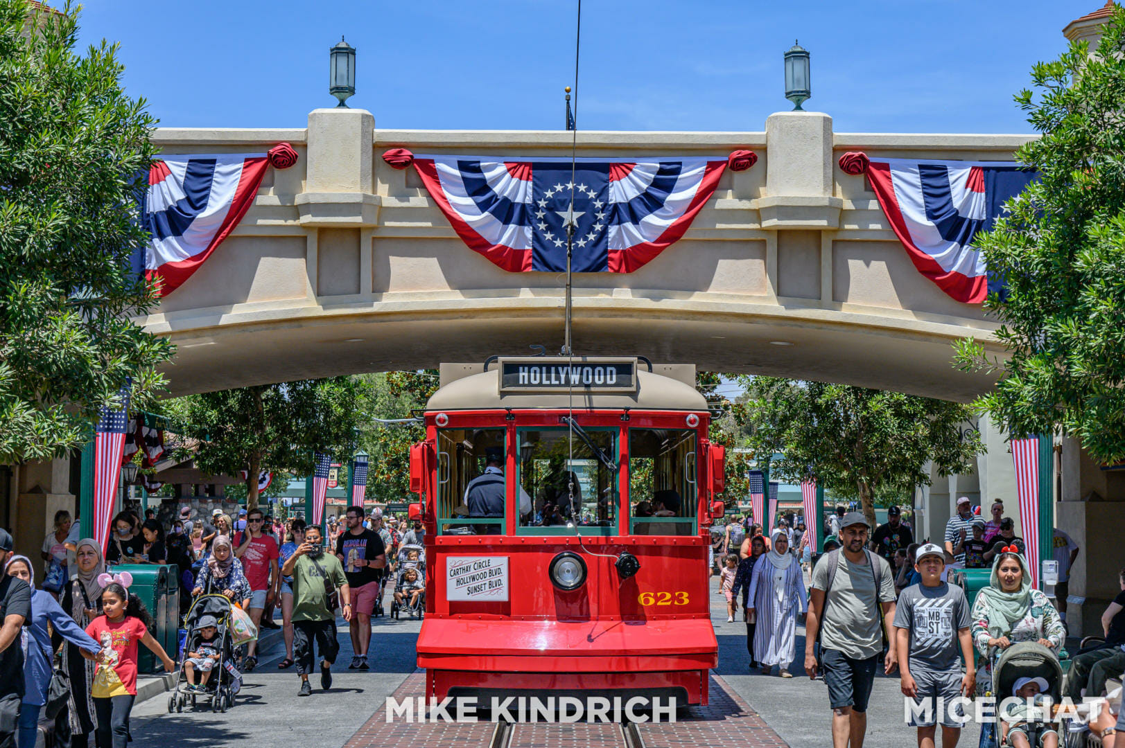 , Disneyland Update: Submarines Dive as Passholders Wait to Resubscribe
