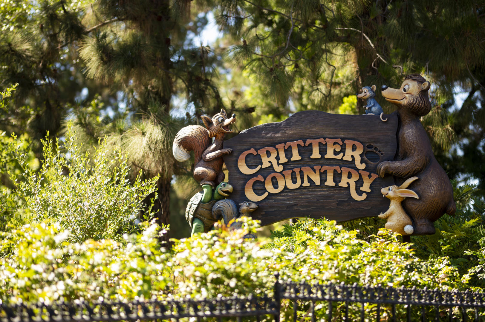 Disneyland, Dateline Disneyland: Pirates Return, Submarine Voyage Testing & More!
