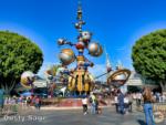 Disneyland Crowds Tomorrowland-micechat