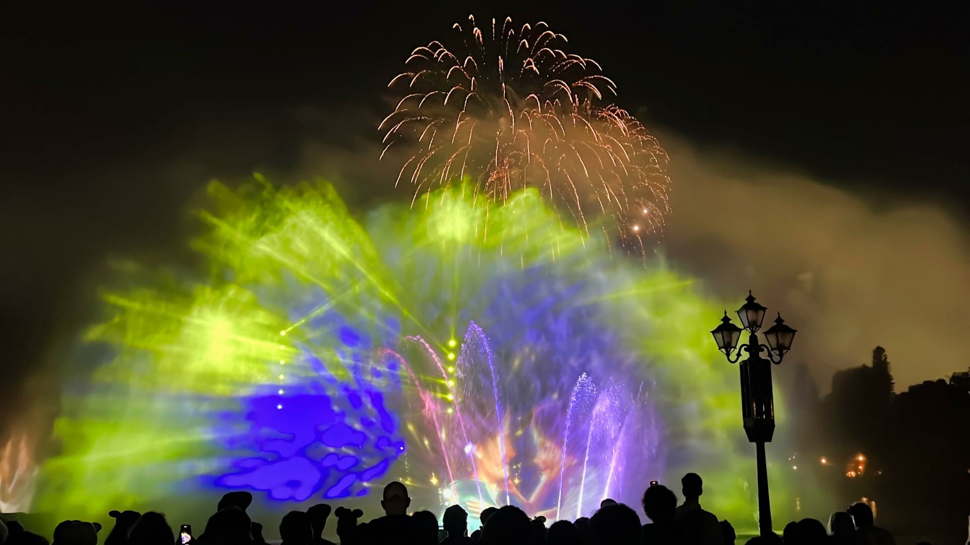 Disneyland Fireworks, “A Kiss Goodnight,” An Explosive Look at Disneyland Fireworks History!