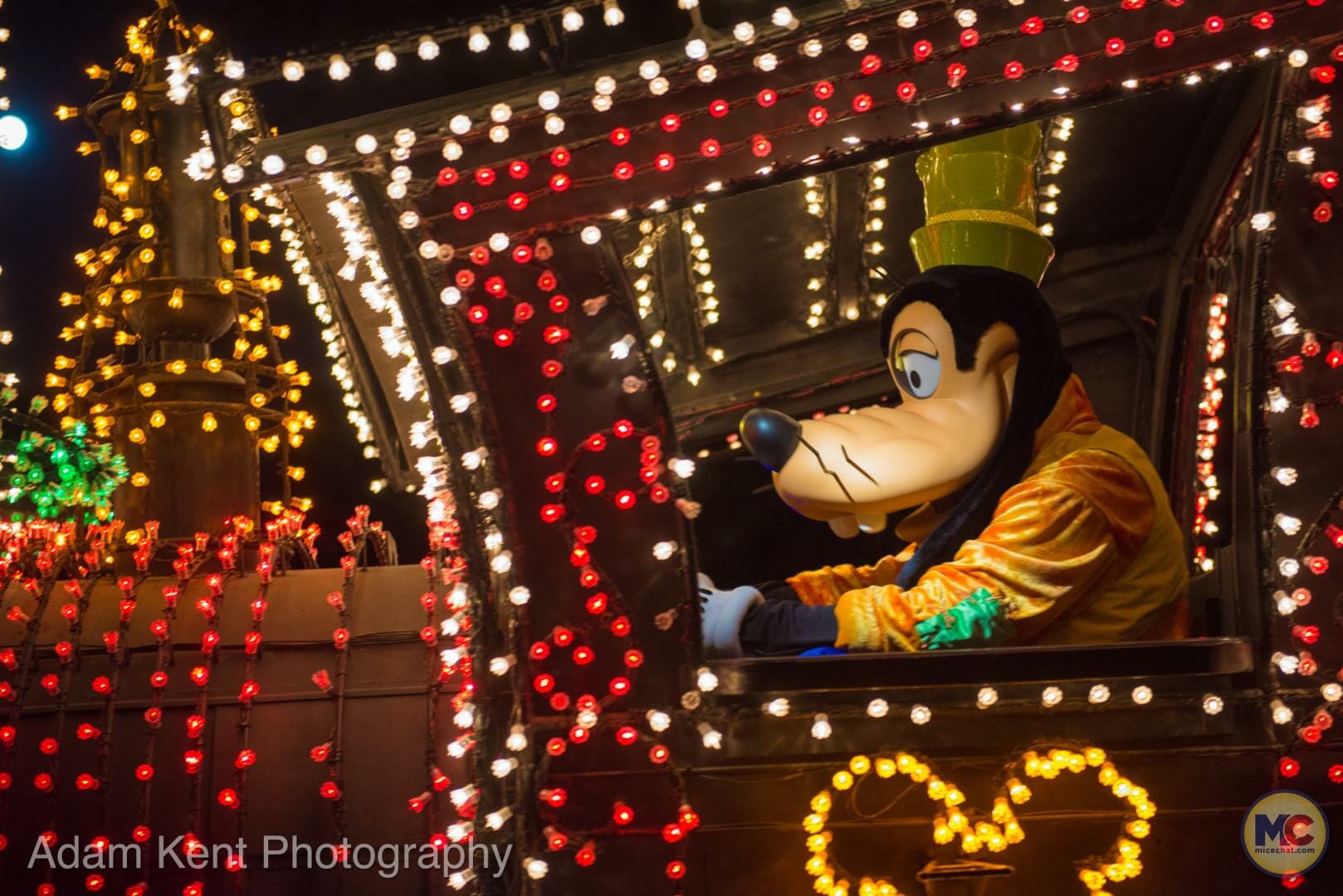 , Disneyland Light and Magic: Our 20 Favorite Main Street Electrical Parade Photos