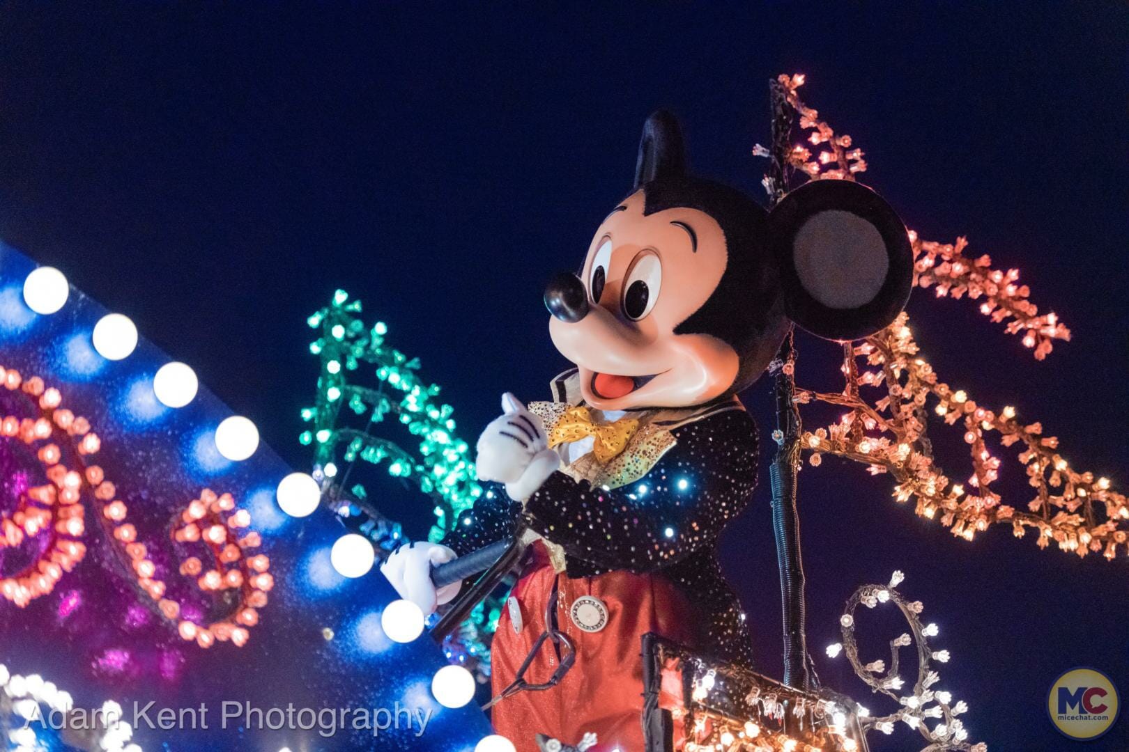 , Disneyland Light and Magic: Our 20 Favorite Main Street Electrical Parade Photos