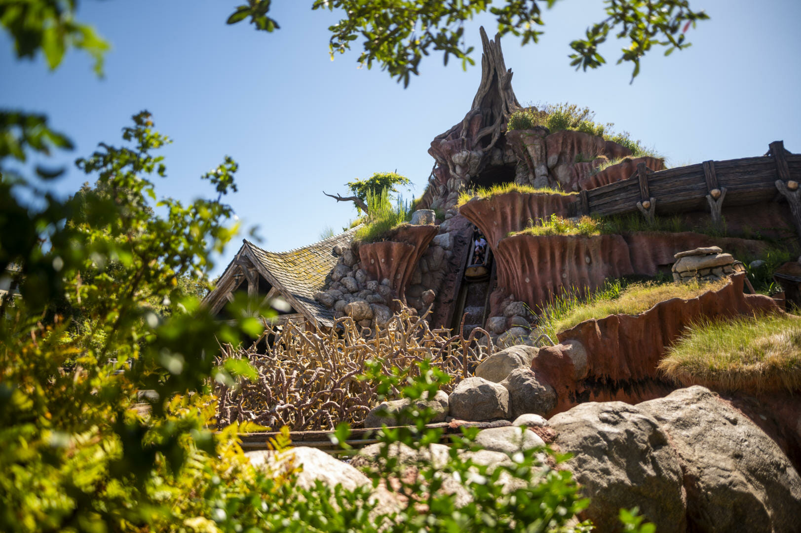 Disneyland, Dateline Disneyland: Pirates Return, Submarine Voyage Testing &#038; More!