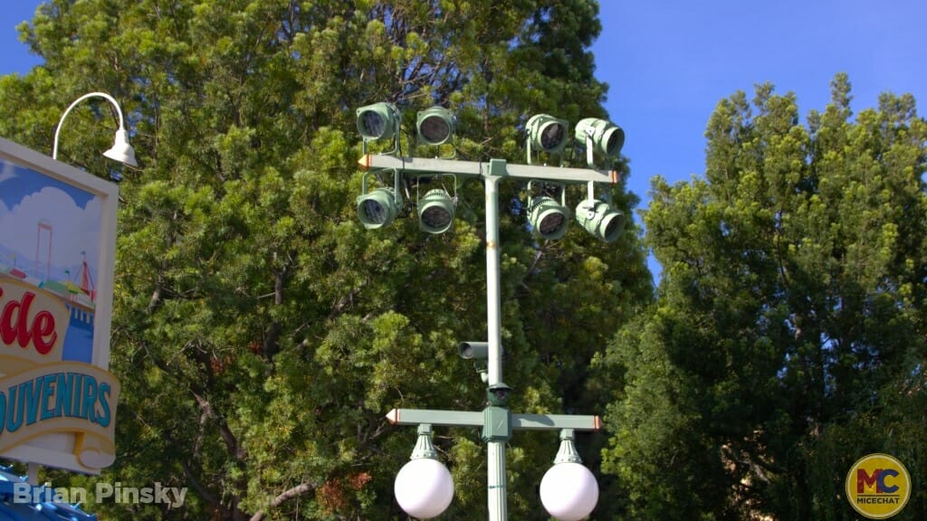 disneyland-california-adventure-parade-route-lights-pardise-pier-1