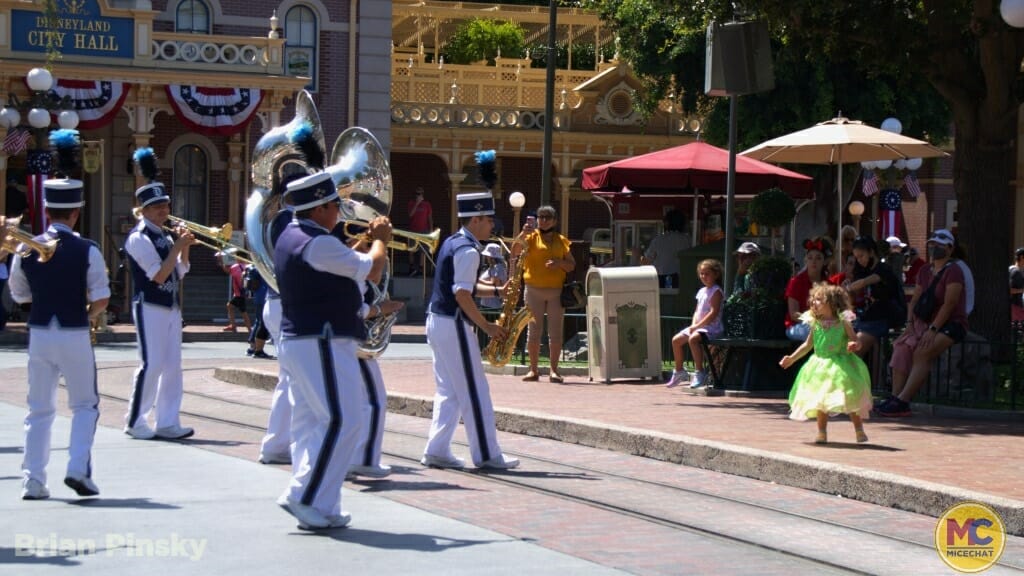 , Disneyland Update: Submarines Dive as Passholders Wait to Resubscribe