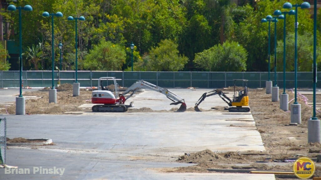 , Disneyland Update: Submarines Dive as Passholders Wait to Resubscribe