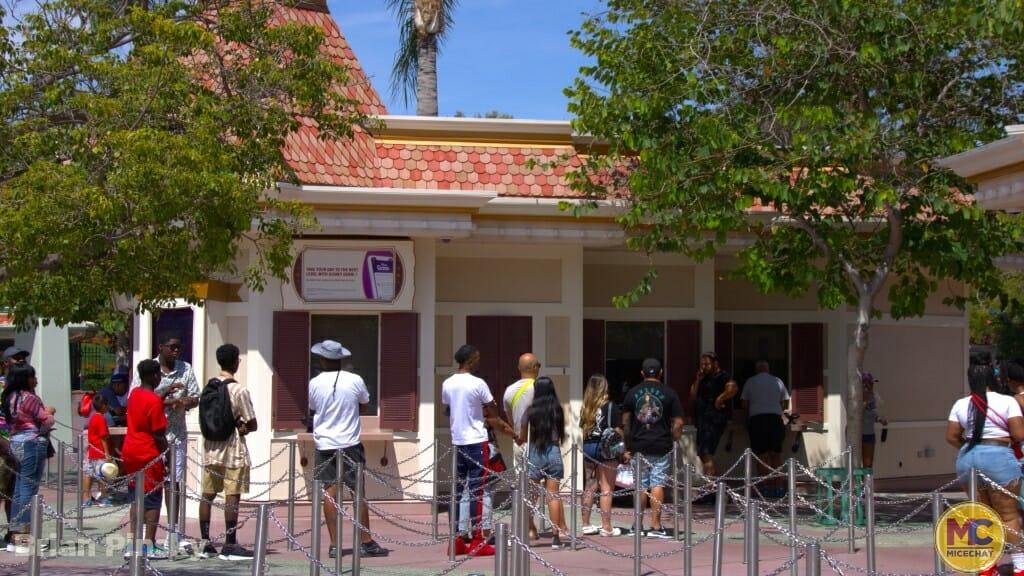 , Disneyland Update: Submarines Dive as Passholders Wait to Resubscribe