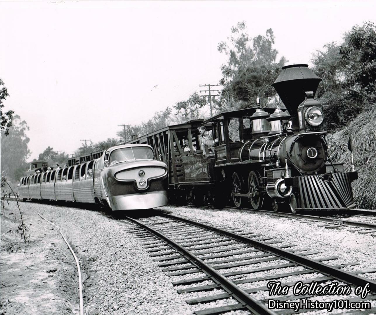 Tomorrowland Viewliner and Disneyland Railroad