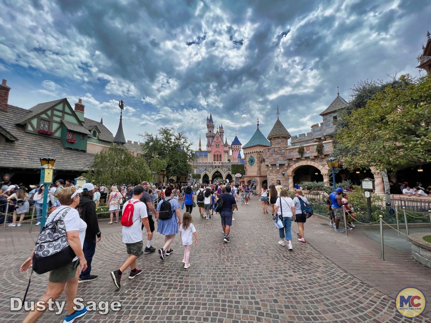 , Disneyland Update Part 1 – Early Morning Magic Returns, Halloween Begins & Magic Keys Please