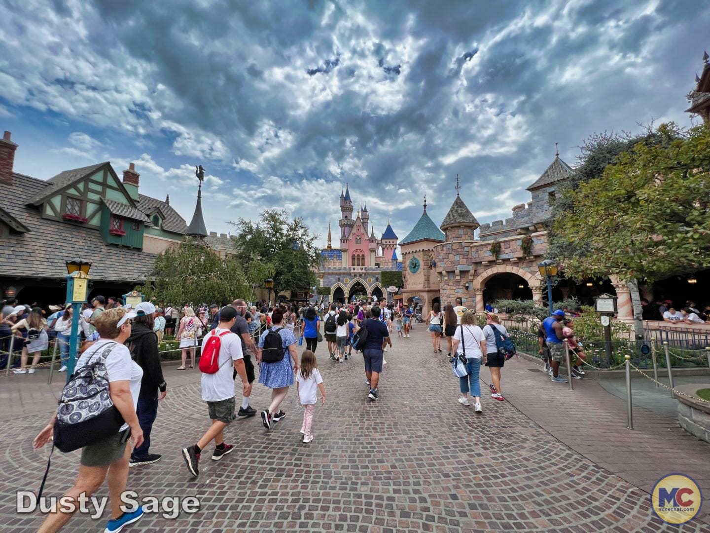 , Disneyland Update Part 1 &#8211; Early Morning Magic Returns, Halloween Begins &#038; Magic Keys Please