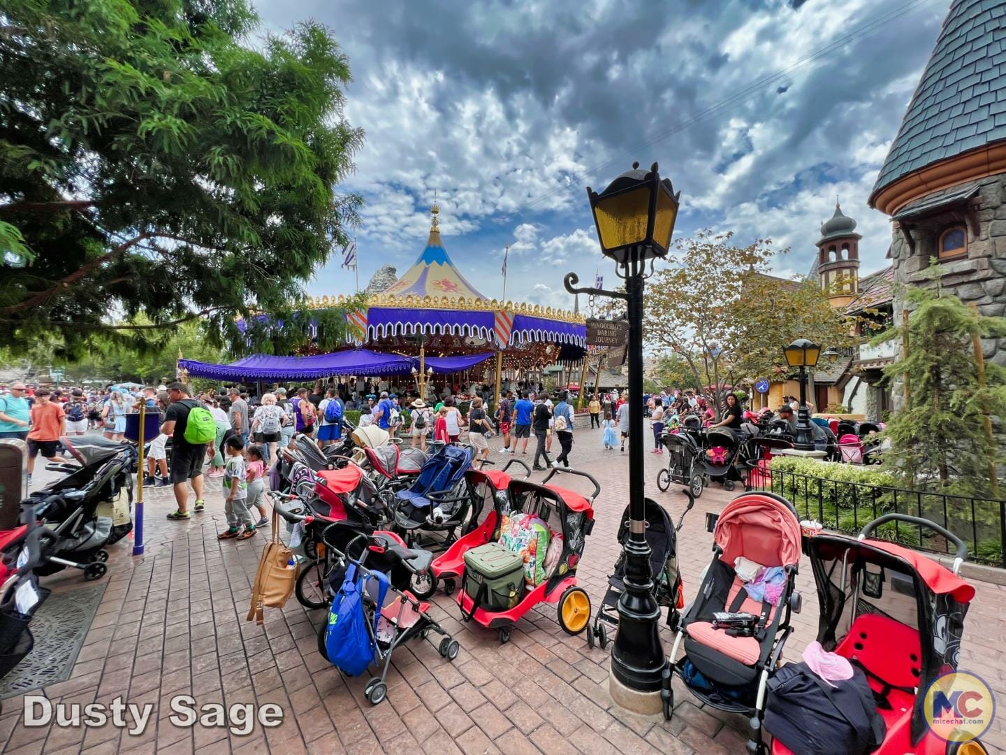 , Disneyland Update Part 1 &#8211; Early Morning Magic Returns, Halloween Begins &#038; Magic Keys Please