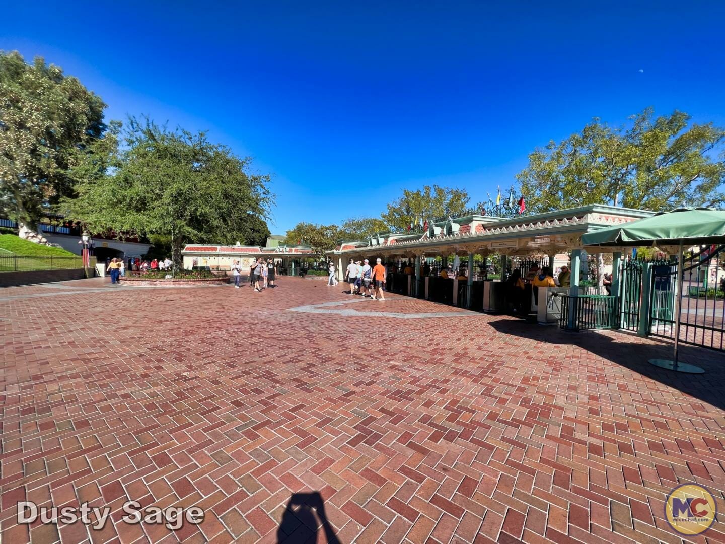 , Disneyland Update Part 1 &#8211; Early Morning Magic Returns, Halloween Begins &#038; Magic Keys Please