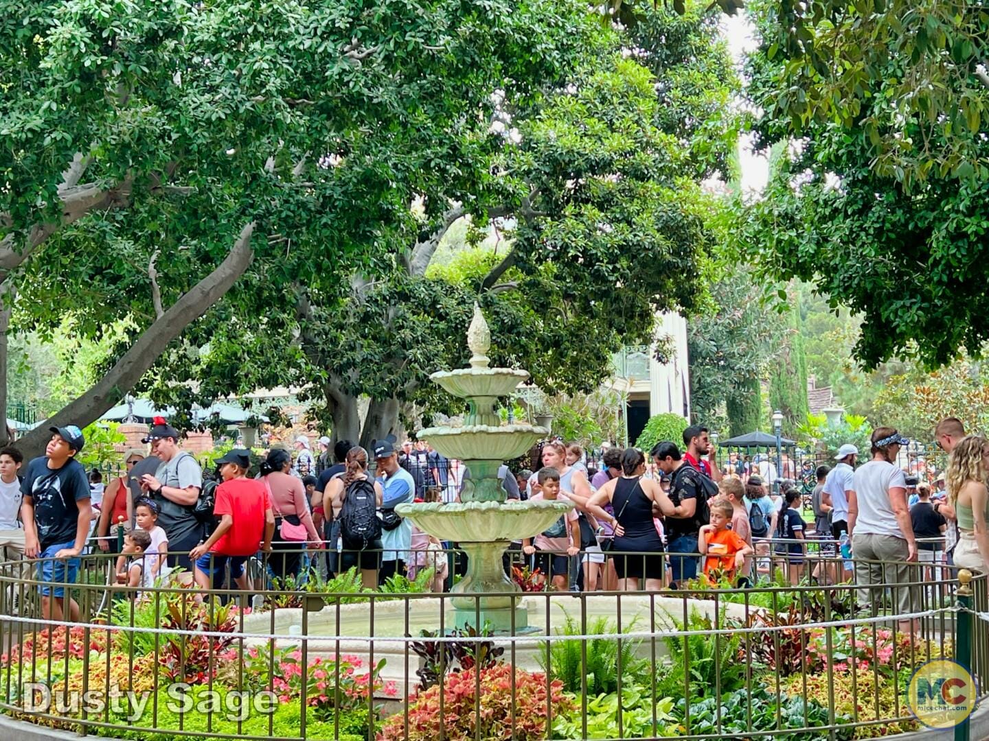 , Disneyland Update Part 1 – Early Morning Magic Returns, Halloween Begins & Magic Keys Please