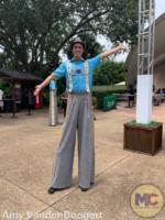 busch gardens bier fest stilt walker