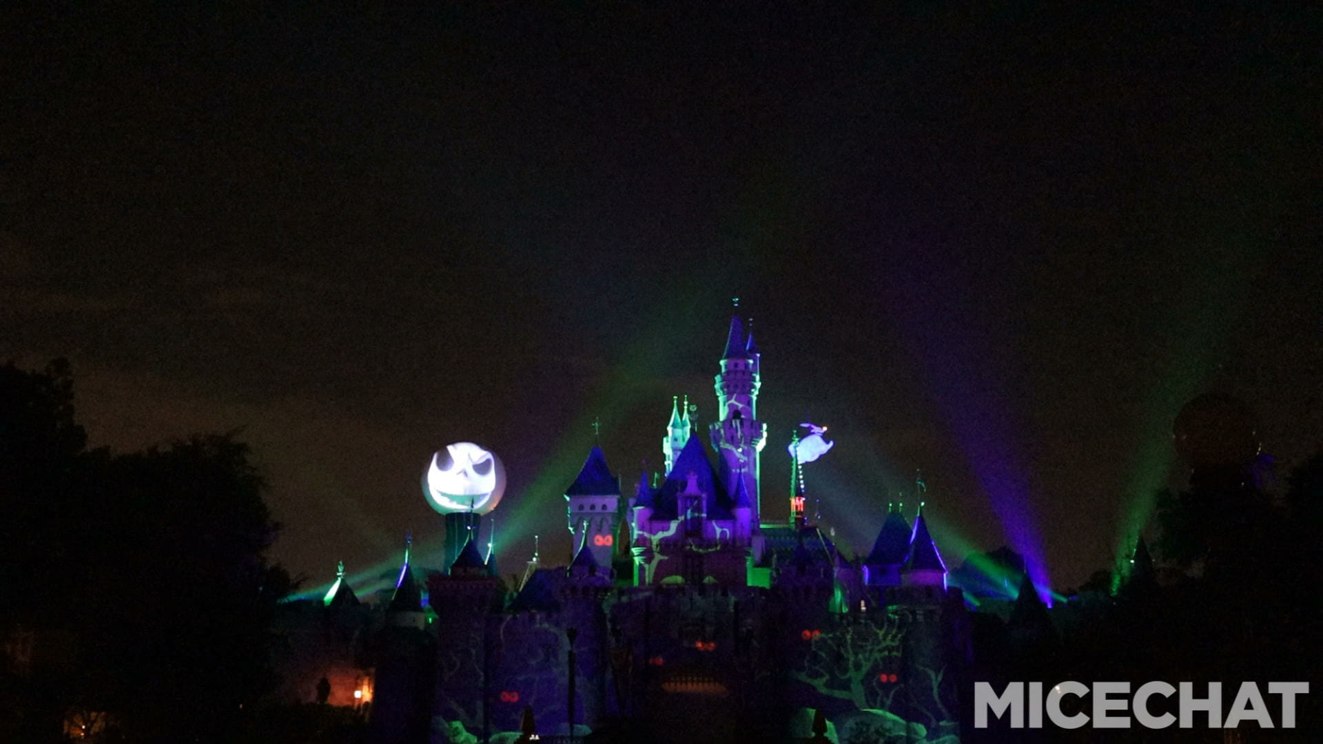 , Disneyland News & Photo Update – Everybody Scream!
