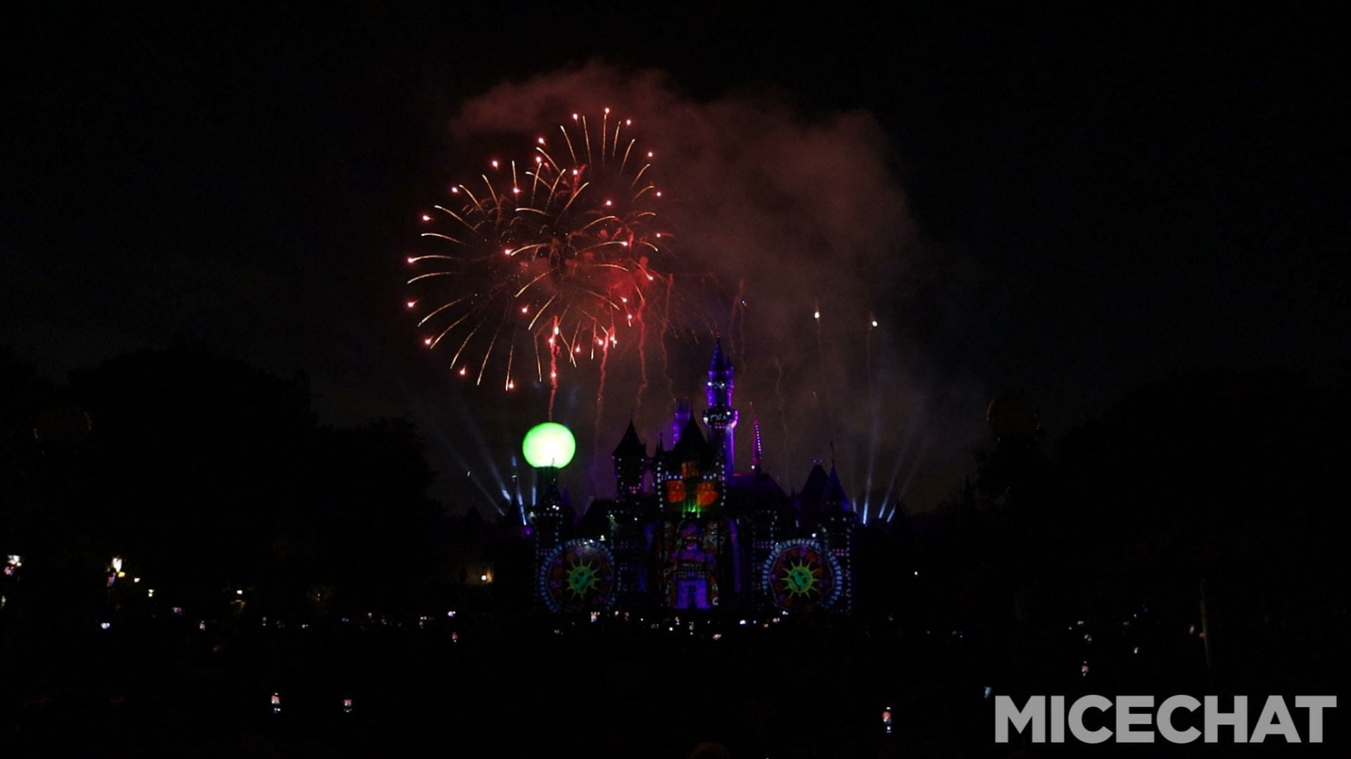 , Disneyland News & Photo Update – Everybody Scream!